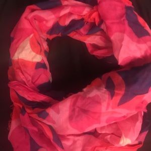 Vera Bradley soft fringe scarf